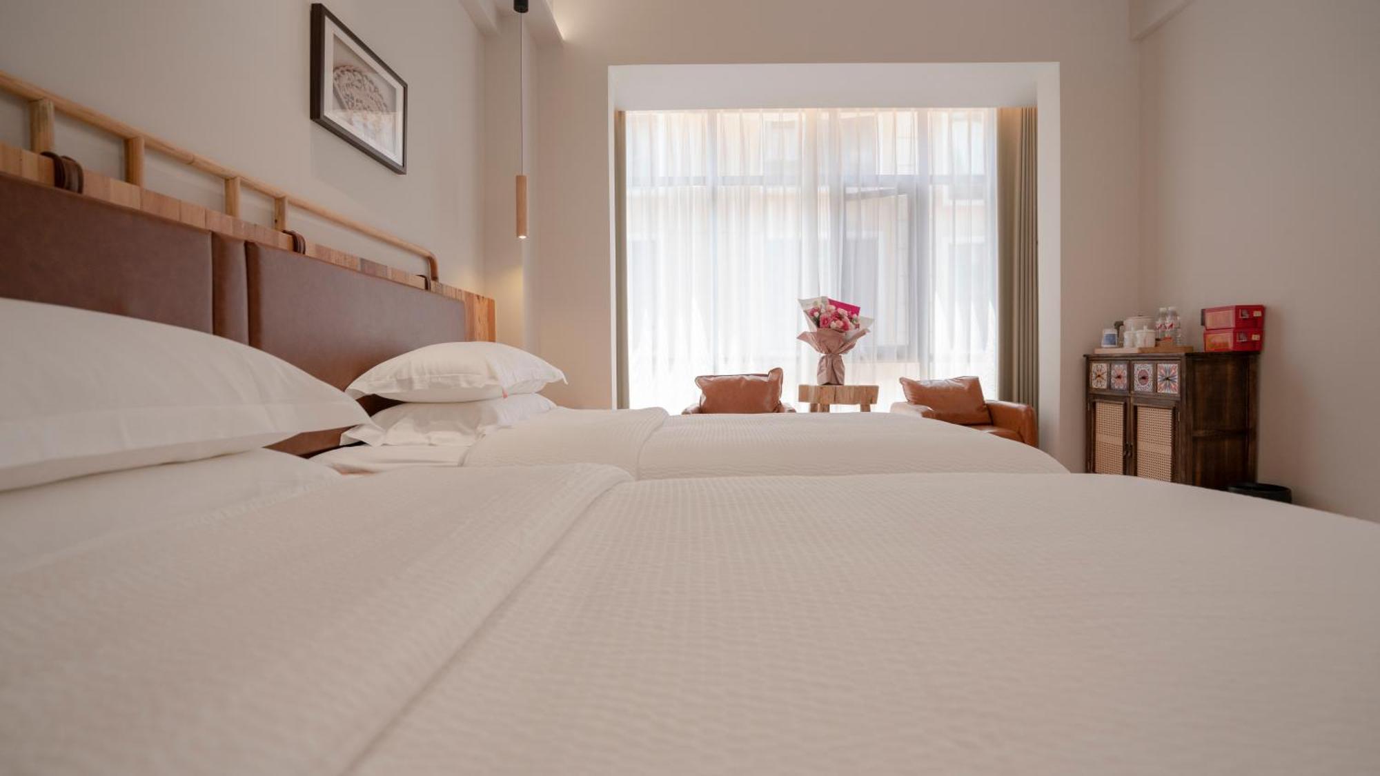 Patio Spring Holiday Inn -- Free Round Trip Pick-Up Service --Panoramic View Of Tianmen Mount Zhangjiajie Exterior photo