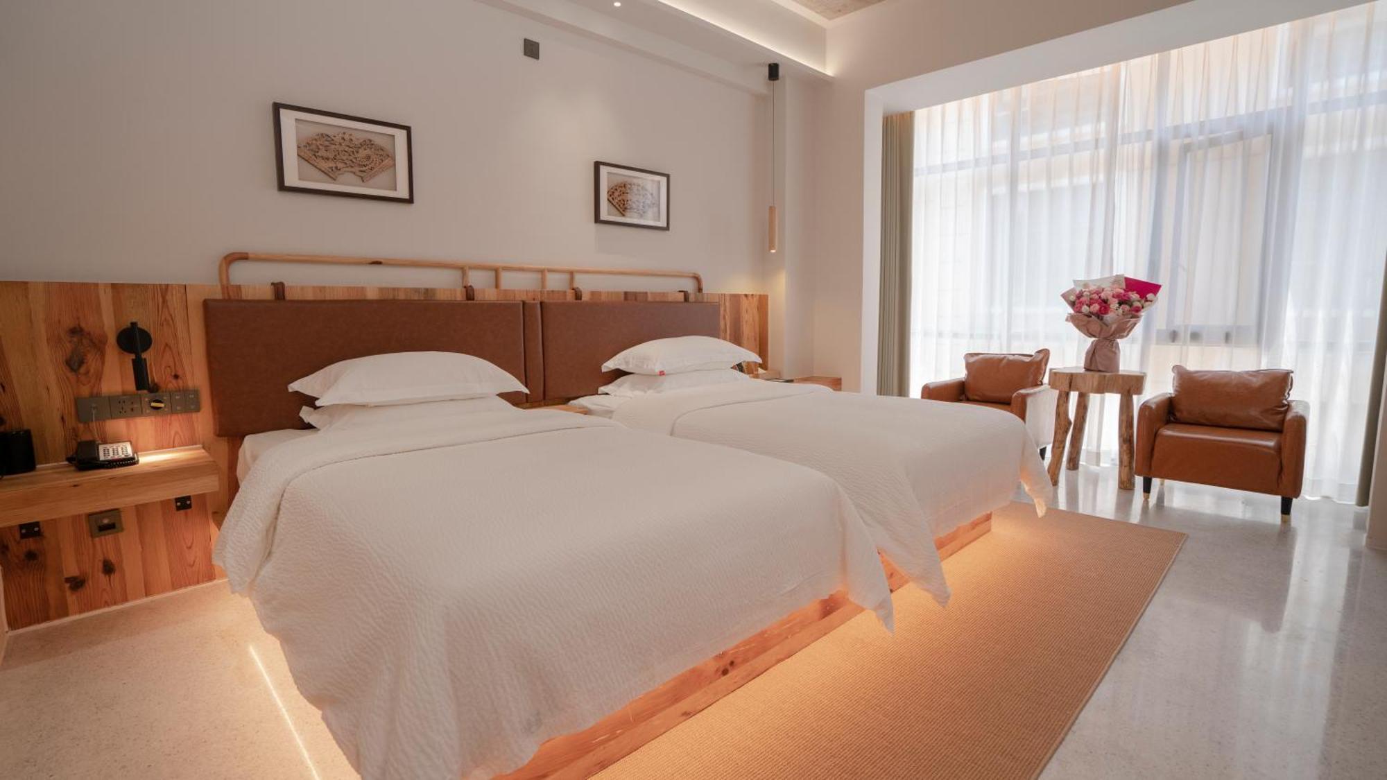 Patio Spring Holiday Inn -- Free Round Trip Pick-Up Service --Panoramic View Of Tianmen Mount Zhangjiajie Exterior photo