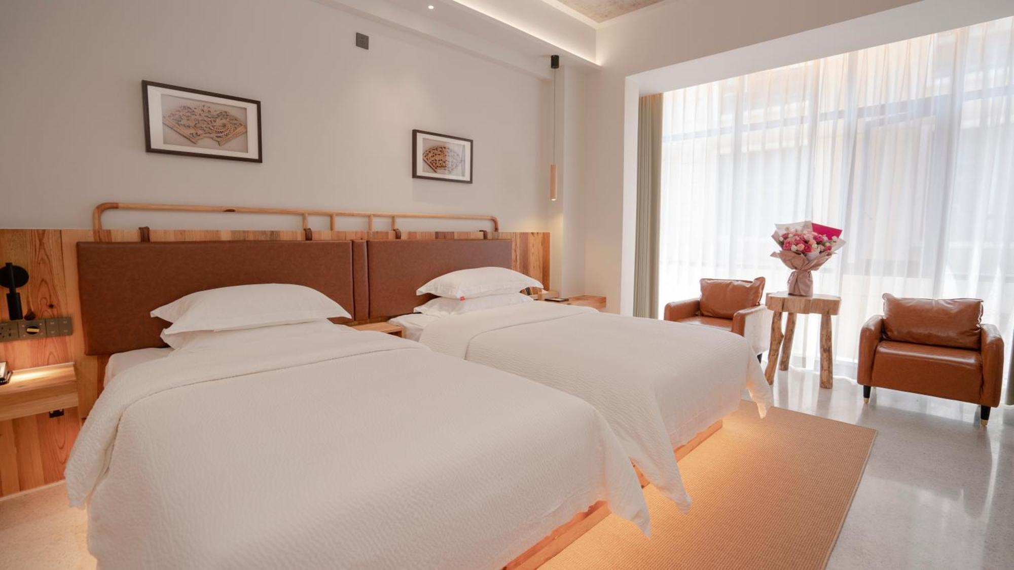 Patio Spring Holiday Inn -- Free Round Trip Pick-Up Service --Panoramic View Of Tianmen Mount Zhangjiajie Exterior photo