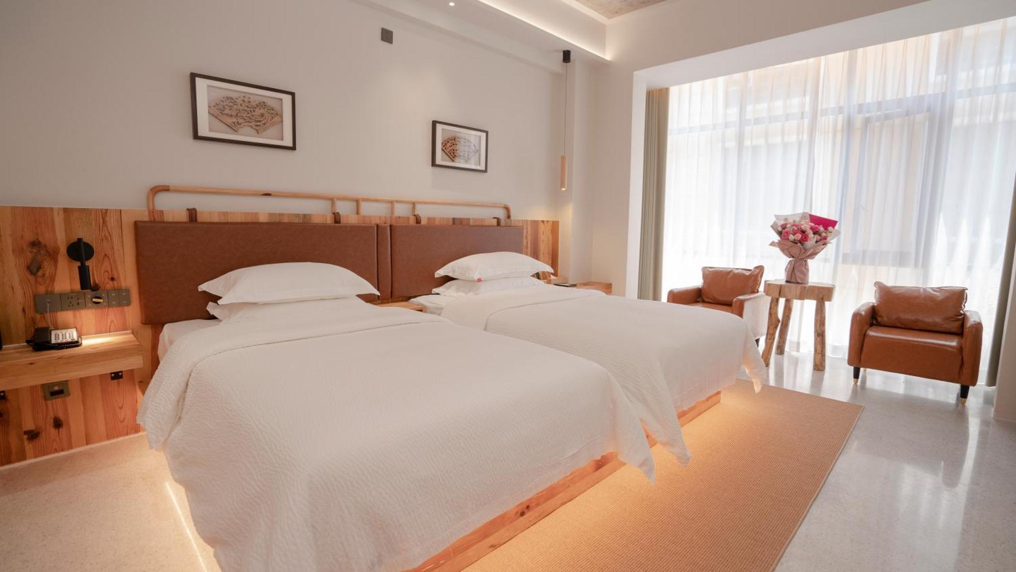 Patio Spring Holiday Inn -- Free Round Trip Pick-Up Service --Panoramic View Of Tianmen Mount Zhangjiajie Exterior photo