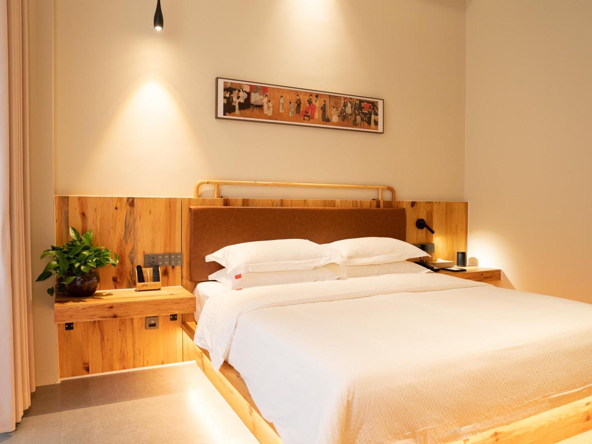 Patio Spring Holiday Inn -- Free Round Trip Pick-Up Service --Panoramic View Of Tianmen Mount Zhangjiajie Exterior photo